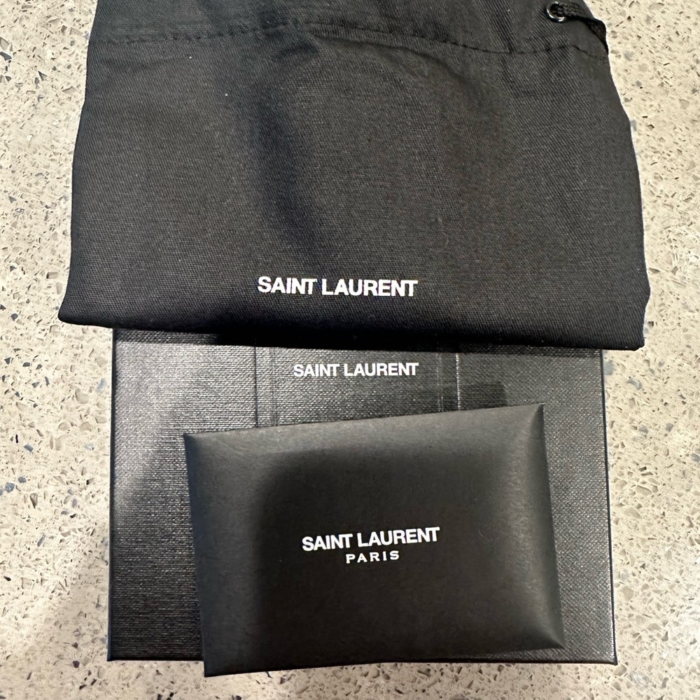 SAINT LAURENT CASSANDRE MATELASSÉ CARRÉ ZIPPED FRAGMENTS CARD CASE IN LAMBSKIN - Picture 6 of 9